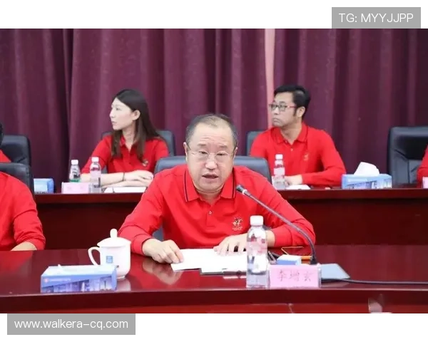 武汉足球队与上海足球队赛后复盘团队协作分析与战术探讨 武汉足球队与上海足球队赛后复盘团队协作分析与战术探讨